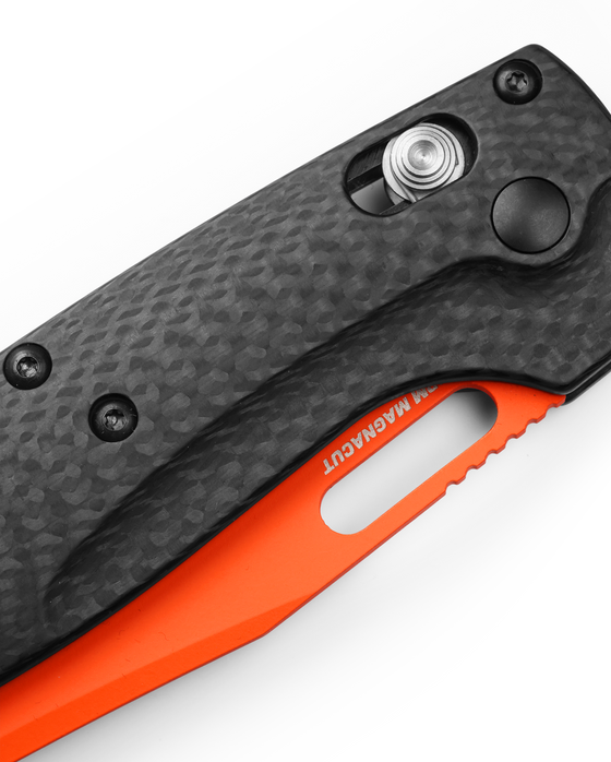 Benchmade 15535OR-01 TAGGEDOUT® | CARBON FIBER